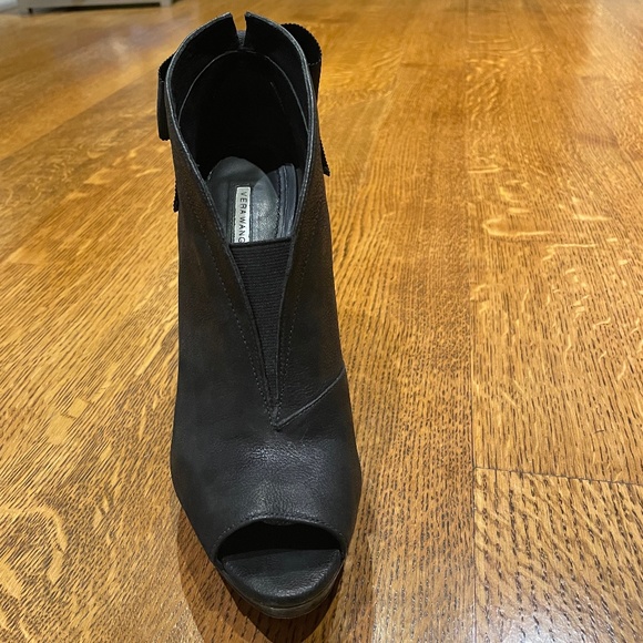 Vera Wang- peep toe heels with bow in back Size 7 - Picture 8 of 13